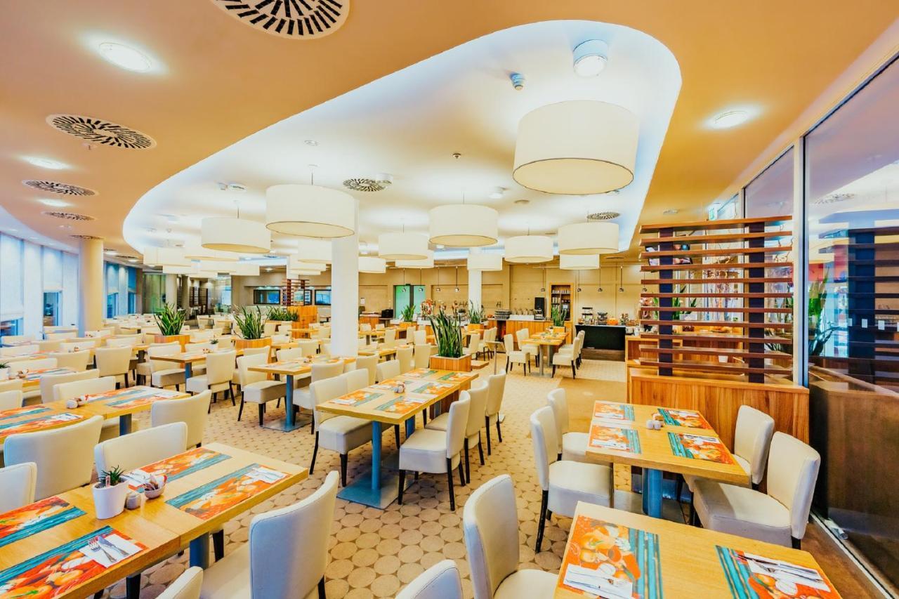 Aquapalace Hotel Prague Cestlice Ngoại thất bức ảnh